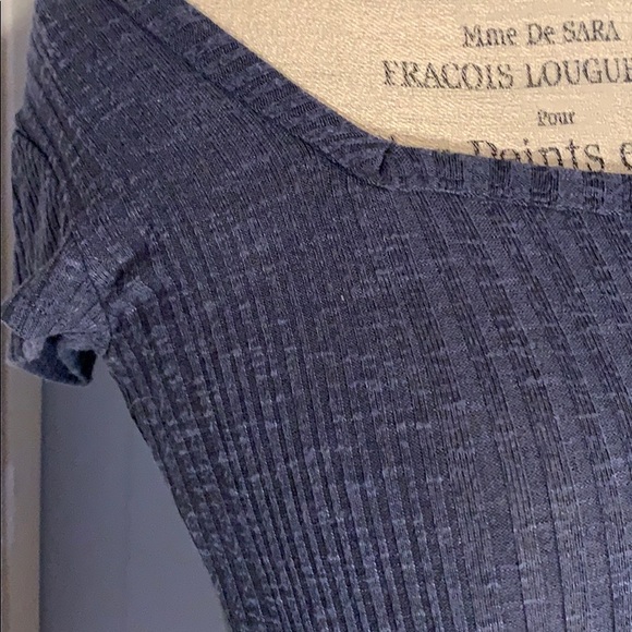 T-Shirt - Picture 2 of 3